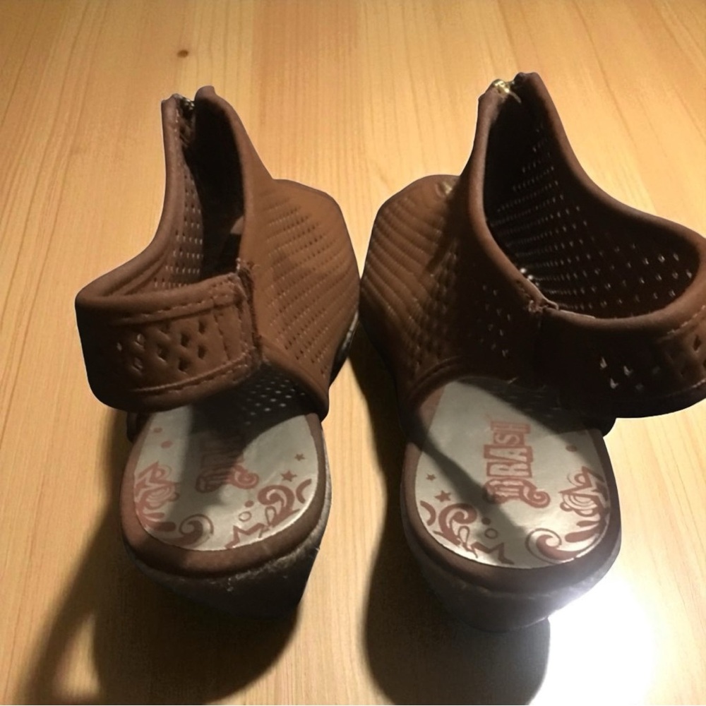 Women’s Brown Wedge Suede Material - Gently Worn. Size 9.5 - Picture 5 of 9